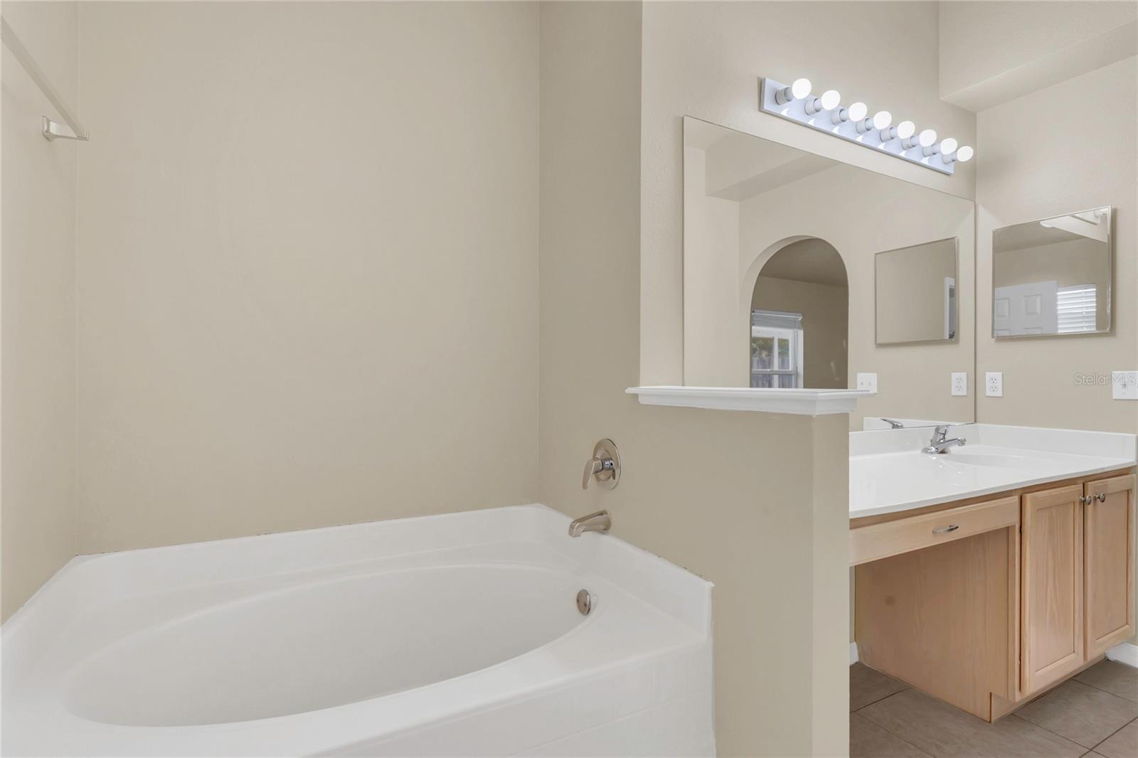 Listing photo id 19 for 806 Rocky Mountain Court