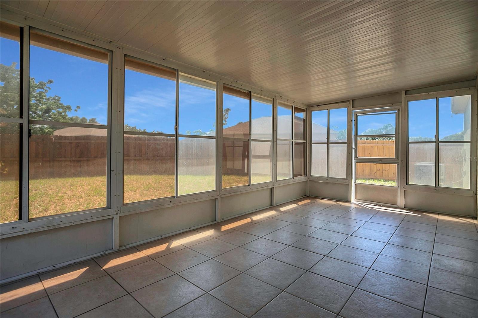Listing photo id 21 for 806 Rocky Mountain Court