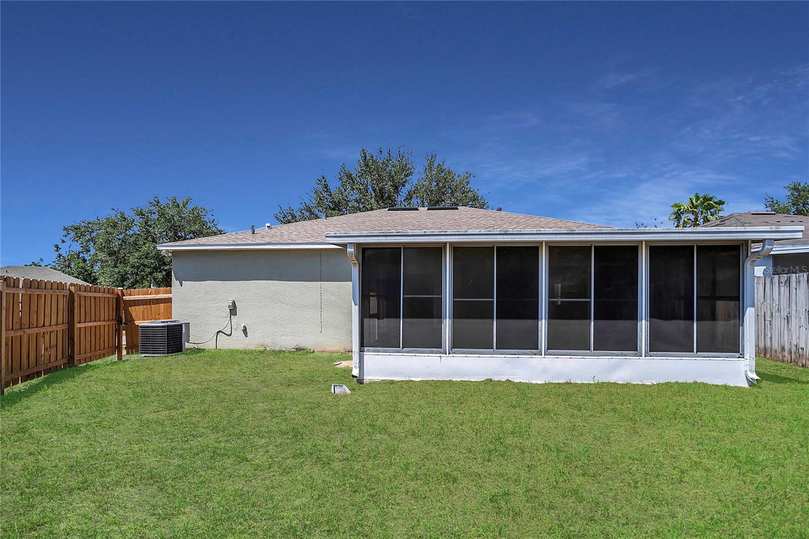 Listing photo id 25 for 806 Rocky Mountain Court
