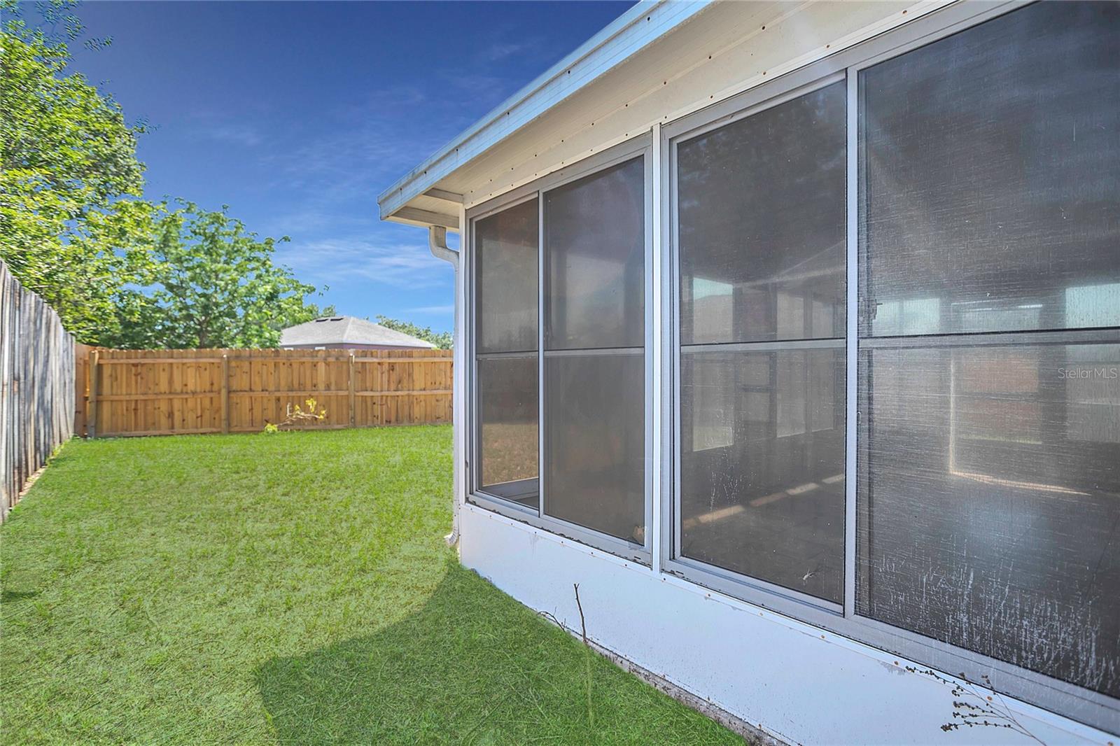 Listing photo id 27 for 806 Rocky Mountain Court