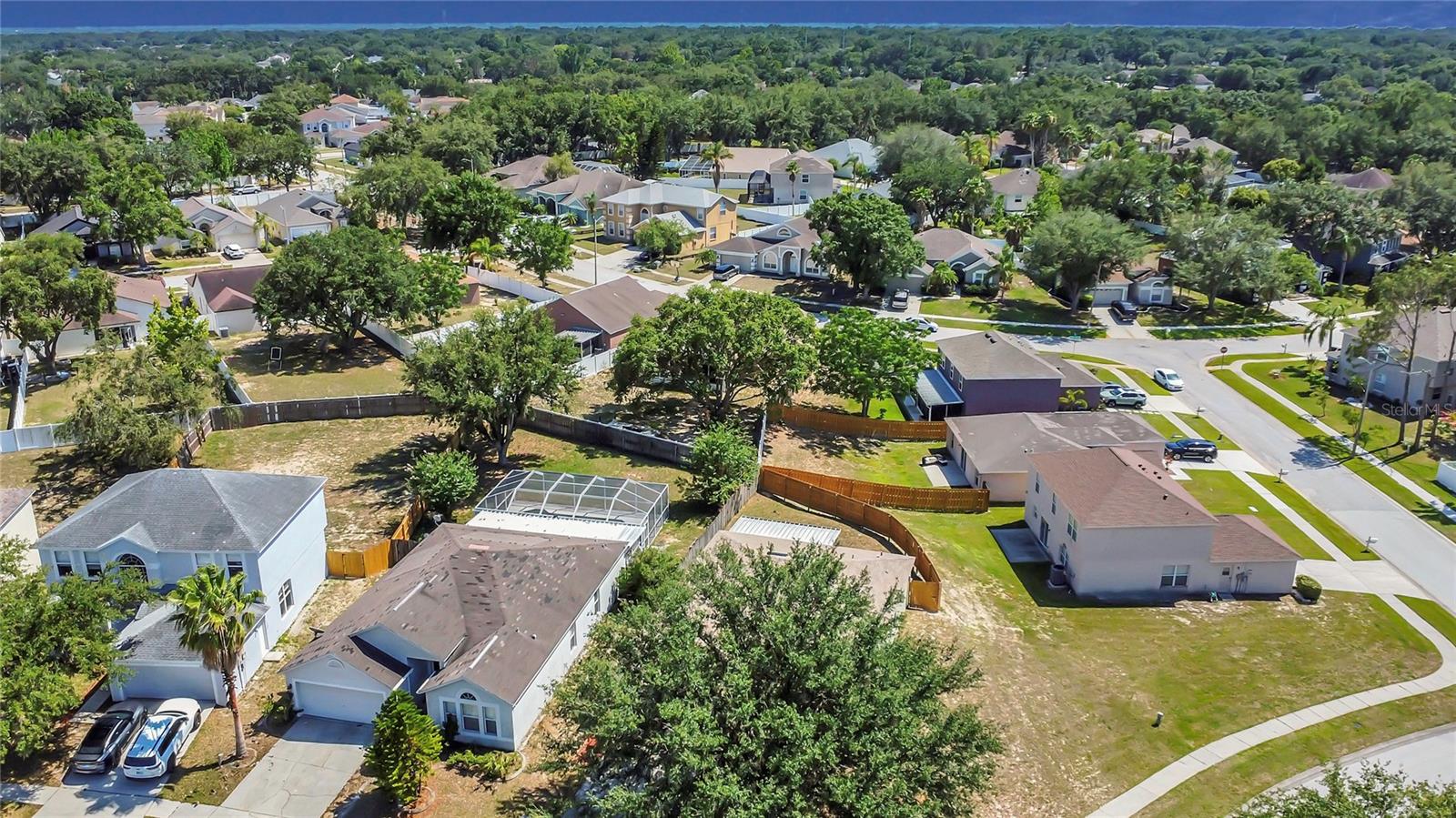 Listing photo id 33 for 806 Rocky Mountain Court