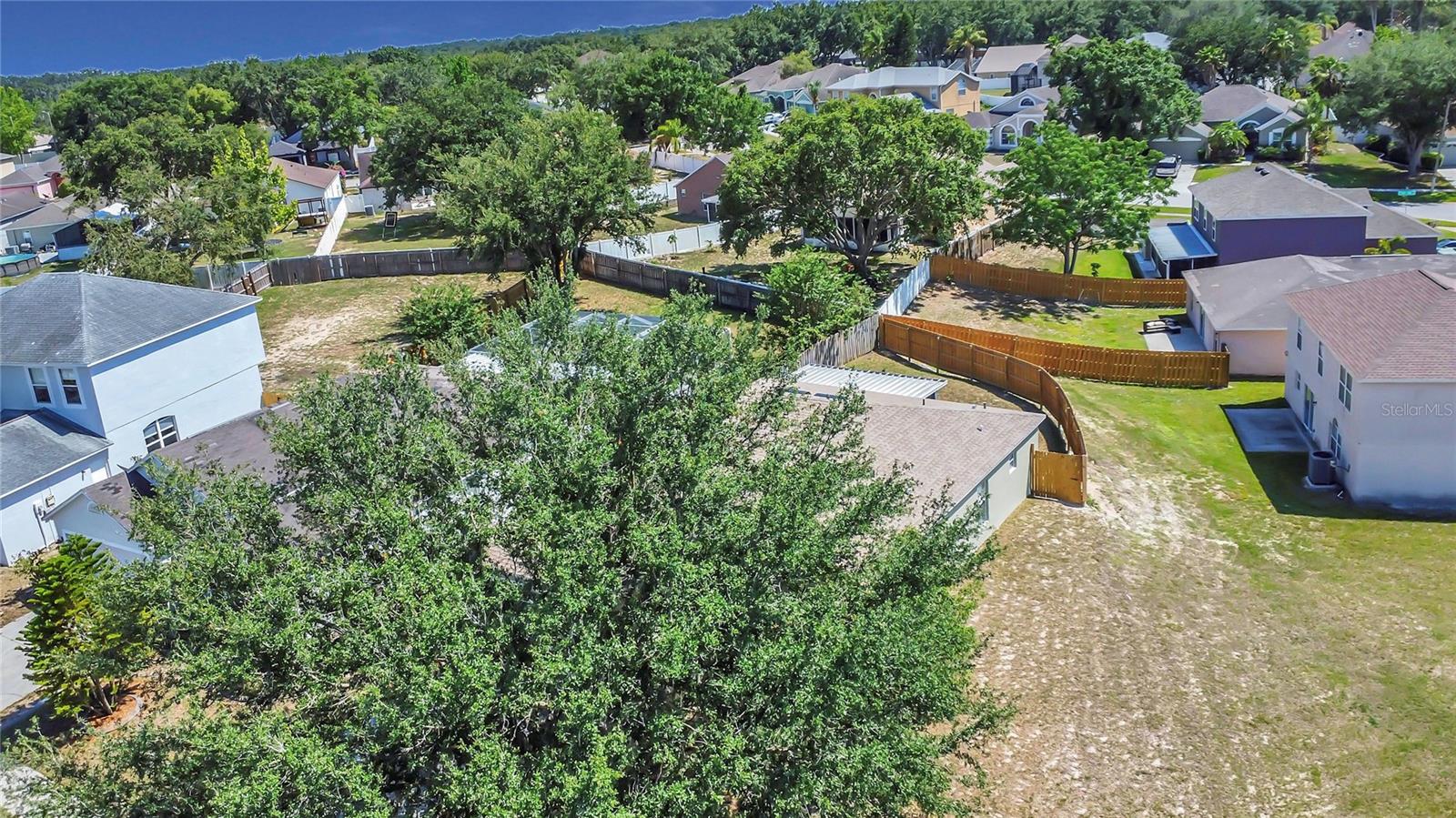 Listing photo id 35 for 806 Rocky Mountain Court