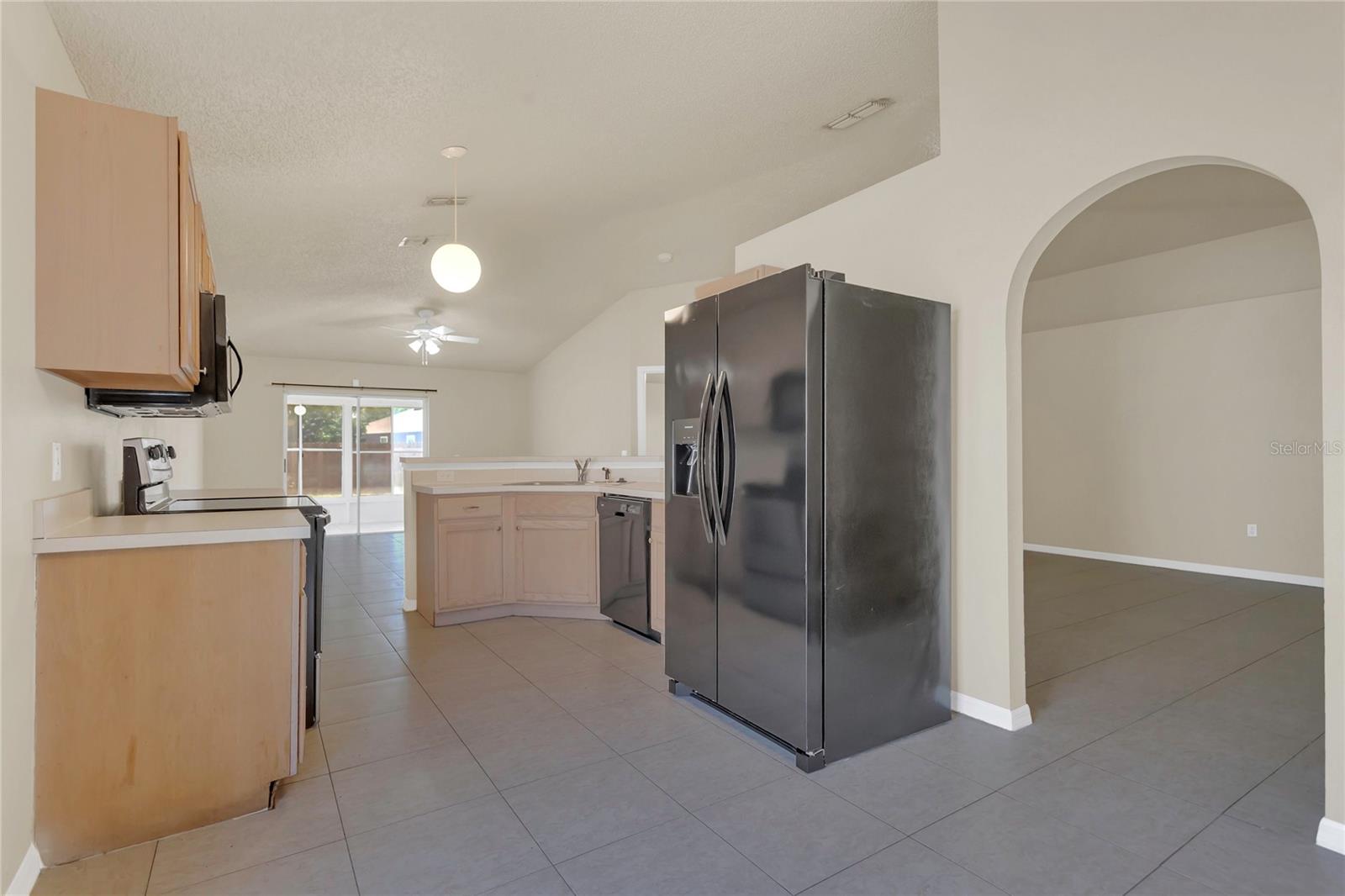 Listing photo id 6 for 806 Rocky Mountain Court