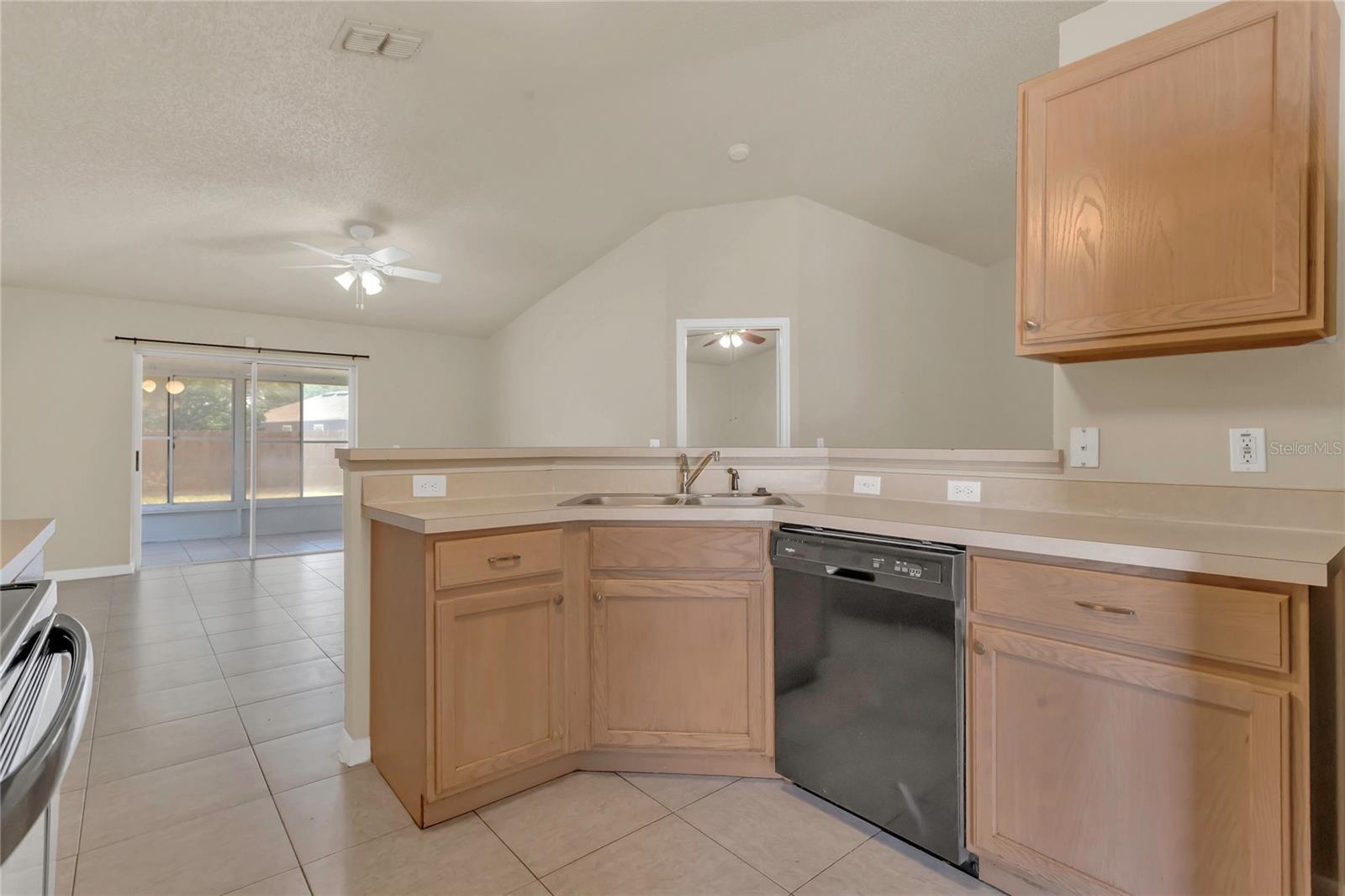 Listing photo id 7 for 806 Rocky Mountain Court