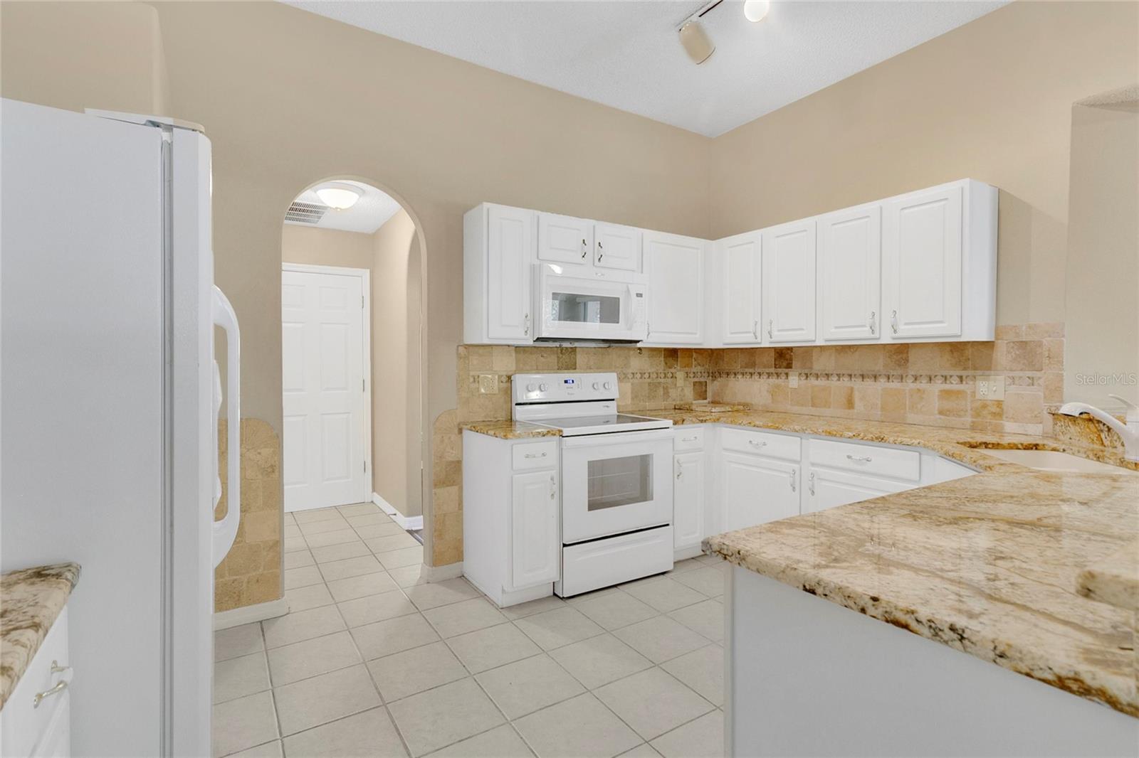 Image 10 of 33 For 922 Hatteras Avenue