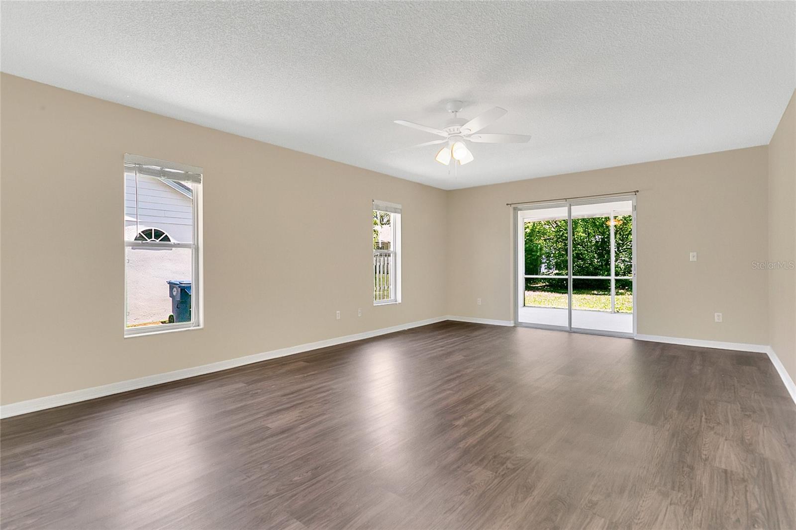 Image 12 of 33 For 922 Hatteras Avenue