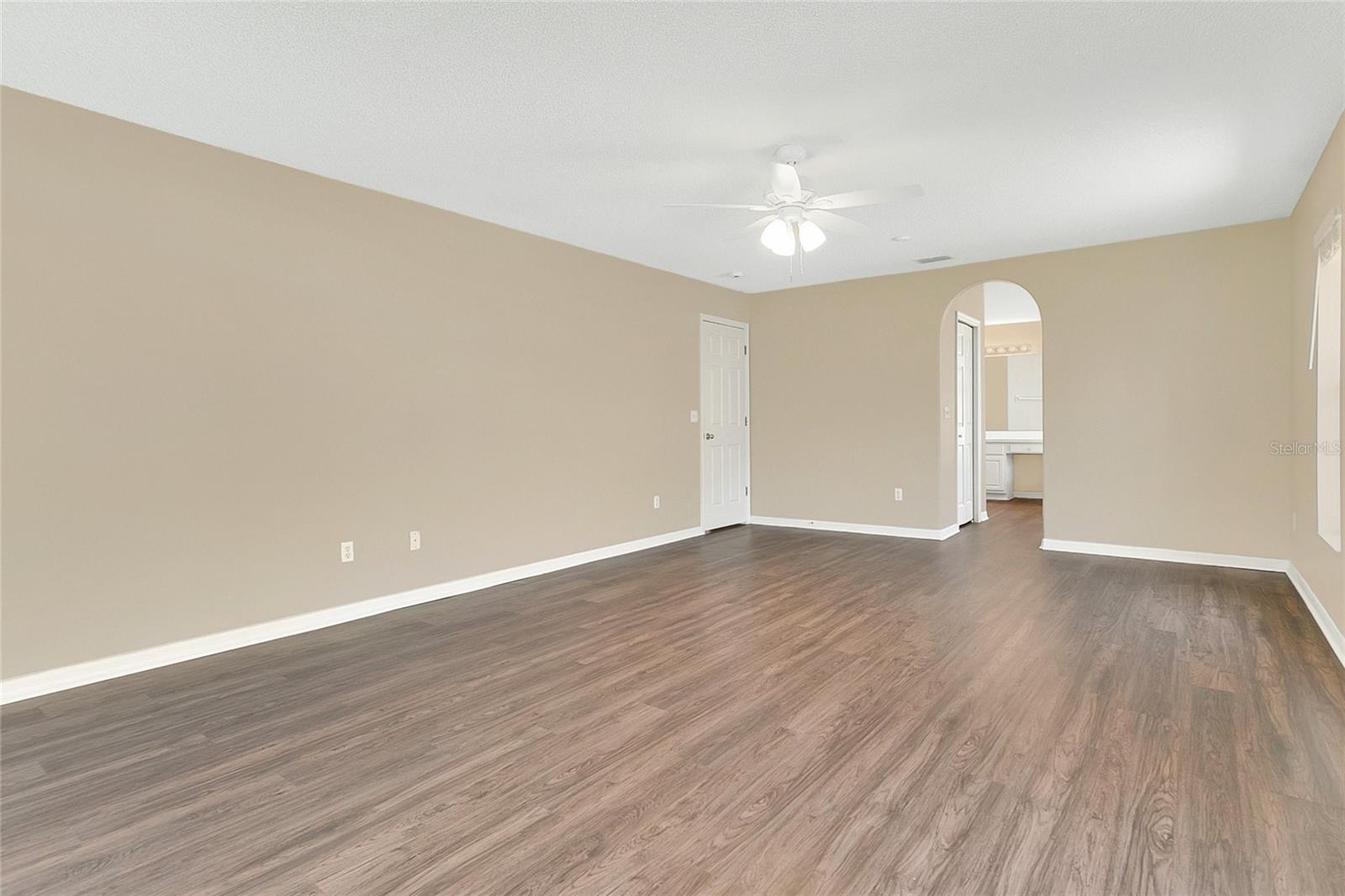 Image 13 of 33 For 922 Hatteras Avenue