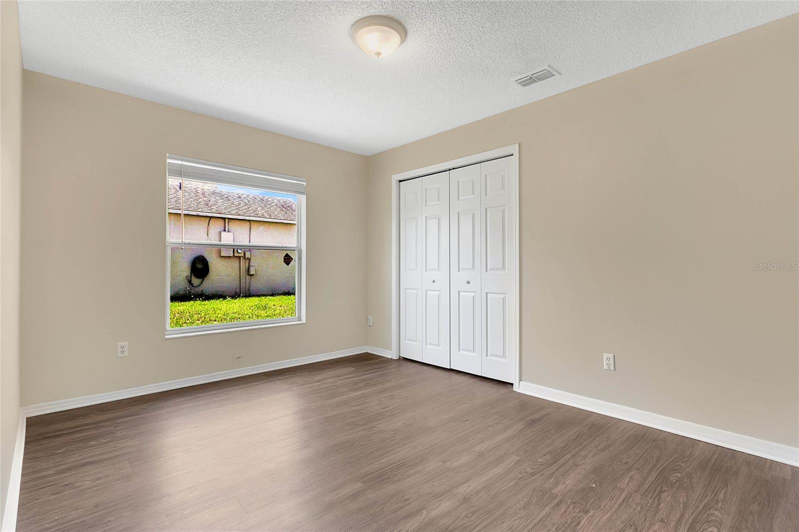 Image 16 of 33 For 922 Hatteras Avenue