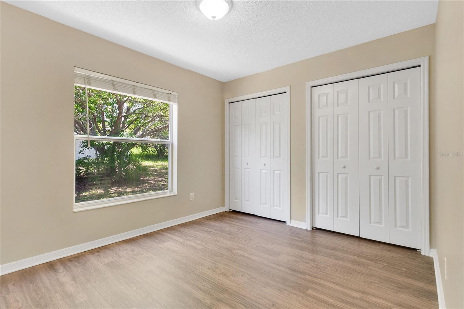 Image 19 of 33 For 922 Hatteras Avenue