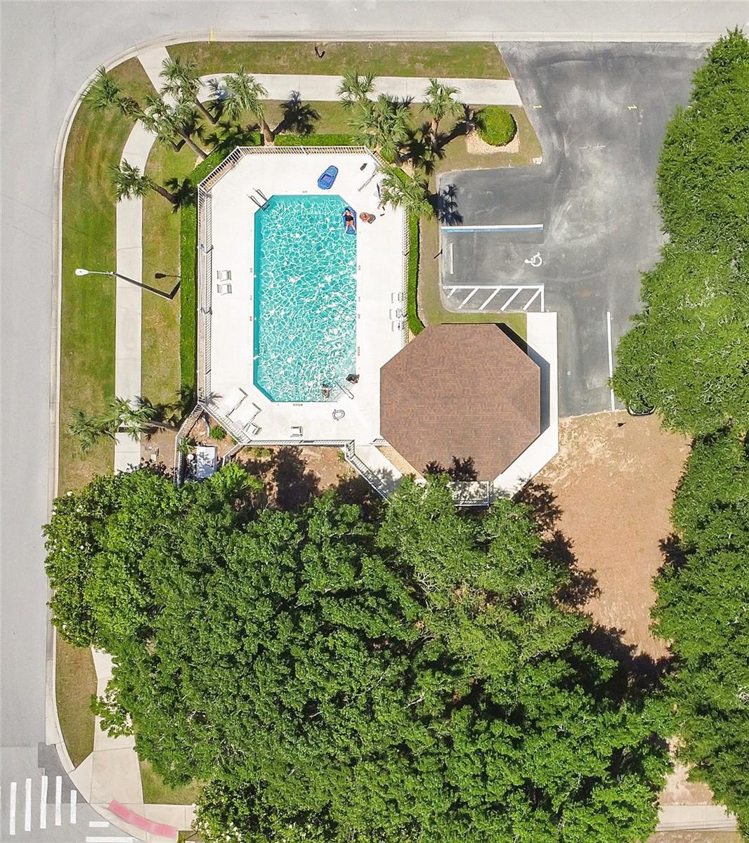 Image 32 of 33 For 922 Hatteras Avenue