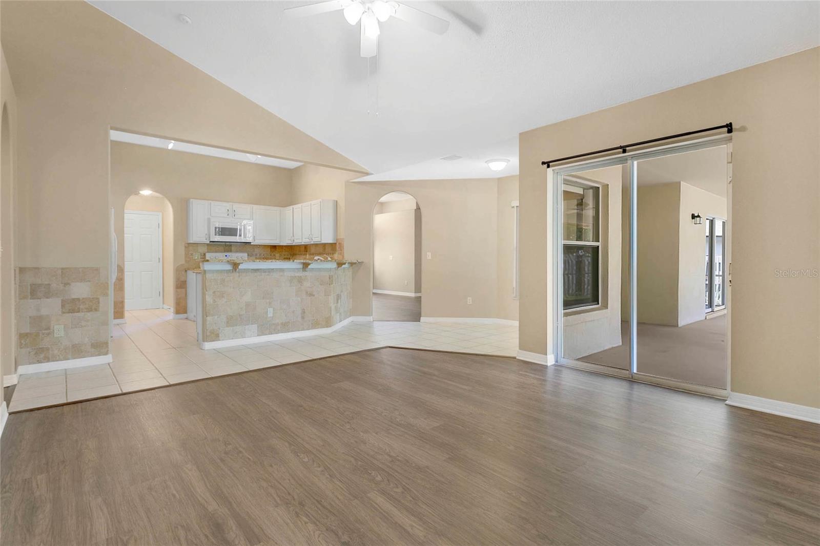 Image 6 of 33 For 922 Hatteras Avenue