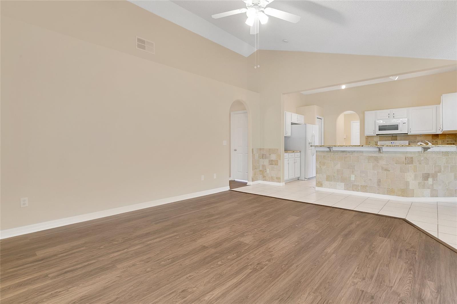 Image 7 of 33 For 922 Hatteras Avenue