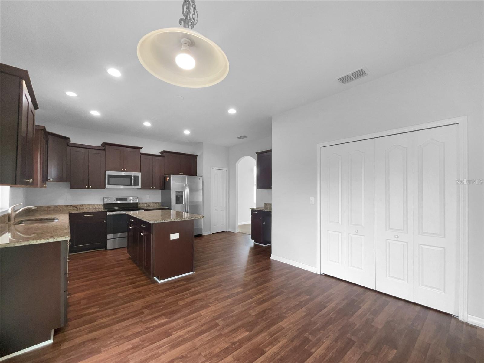 Listing photo id 15 for 10768 Carloway Hills Drive