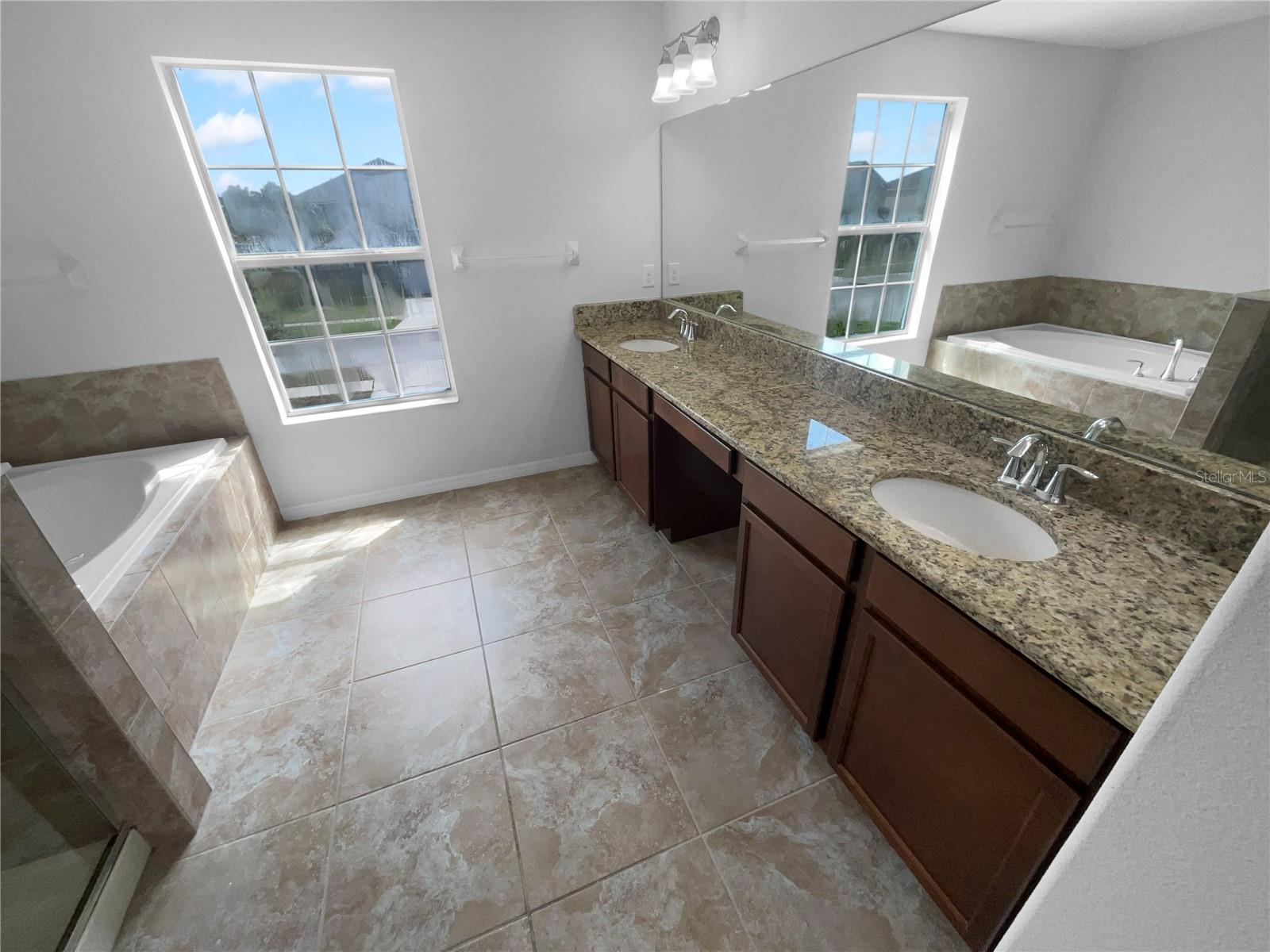 Listing photo id 25 for 10768 Carloway Hills Drive
