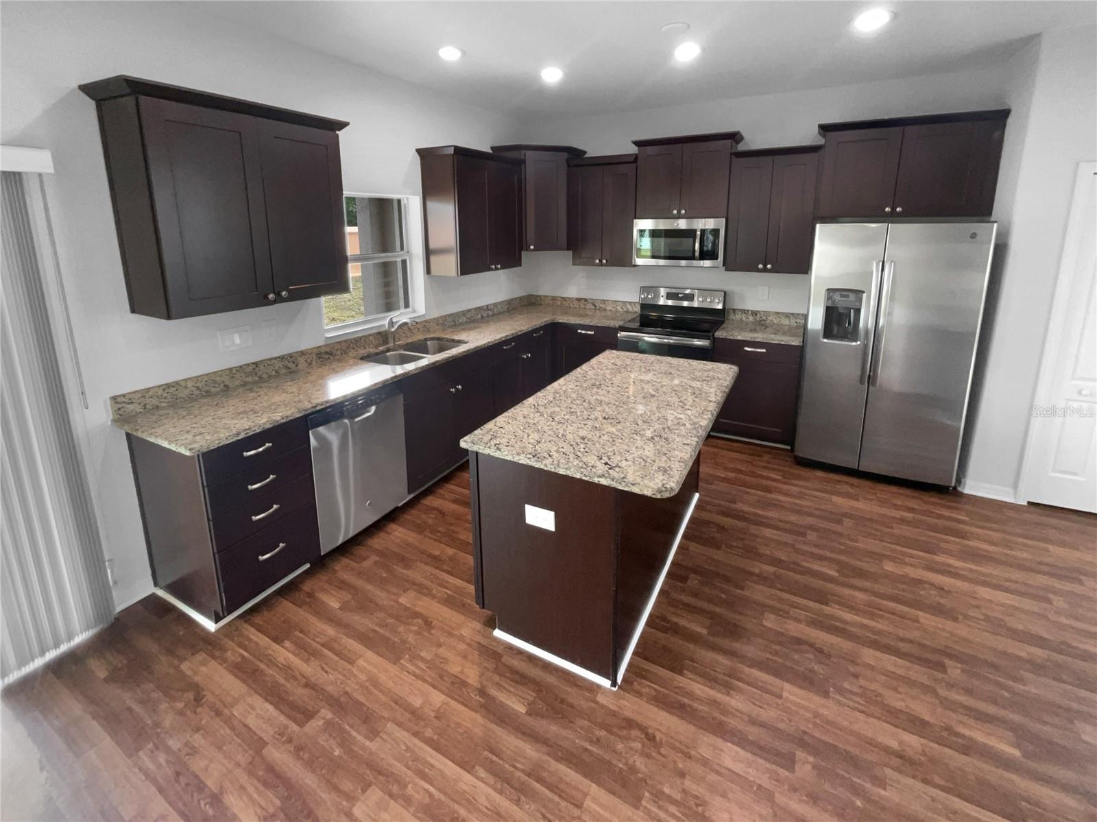 Listing photo id 4 for 10768 Carloway Hills Drive