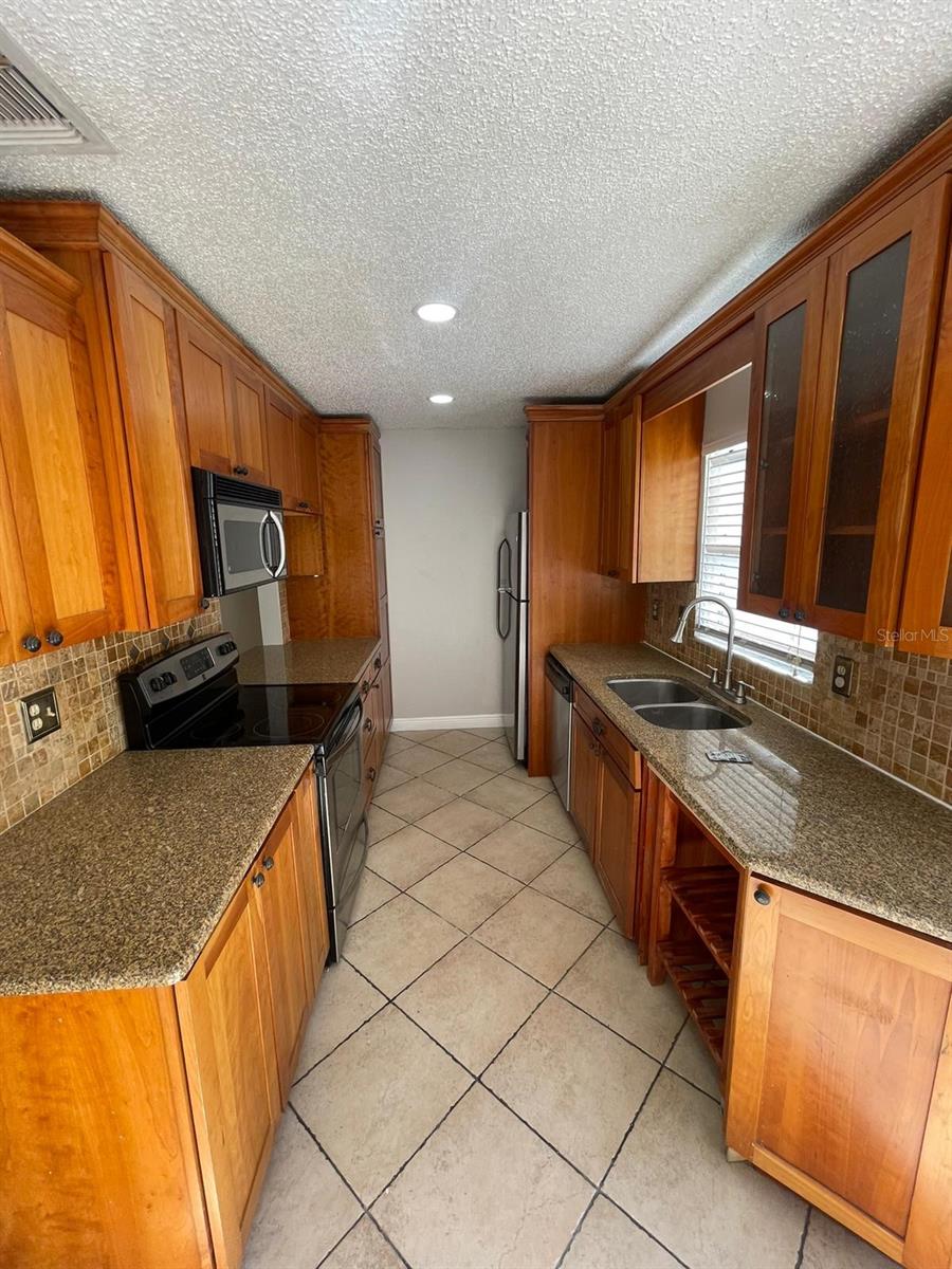 Image 4 of 13 For 6218 Yorktown Drive 15