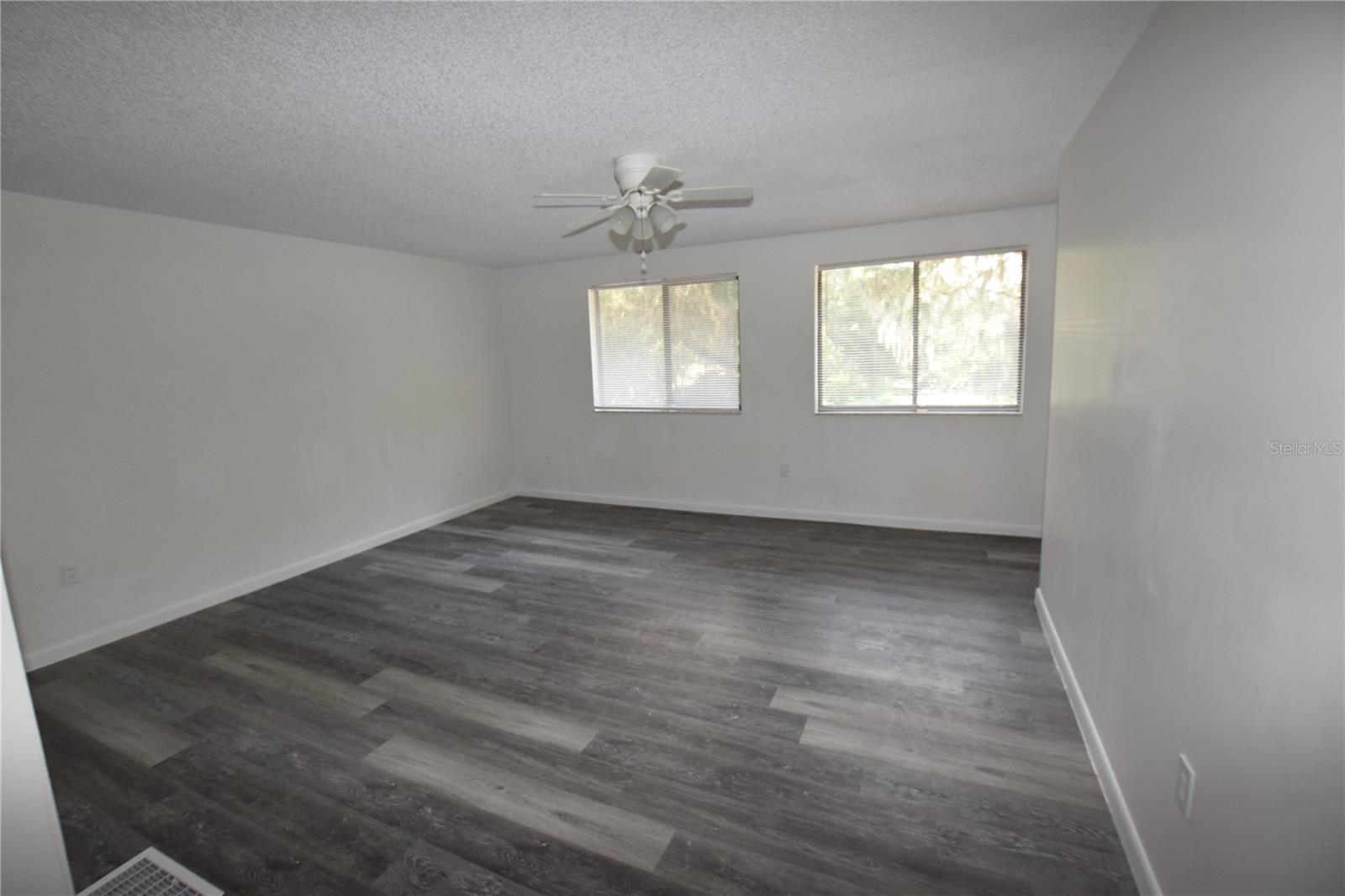 Image 17 of 25 For 908 Sumter Street
