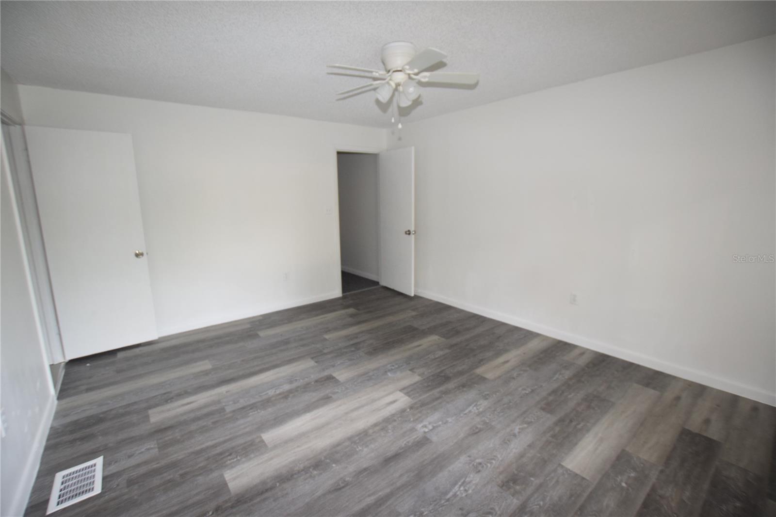 Image 23 of 25 For 908 Sumter Street