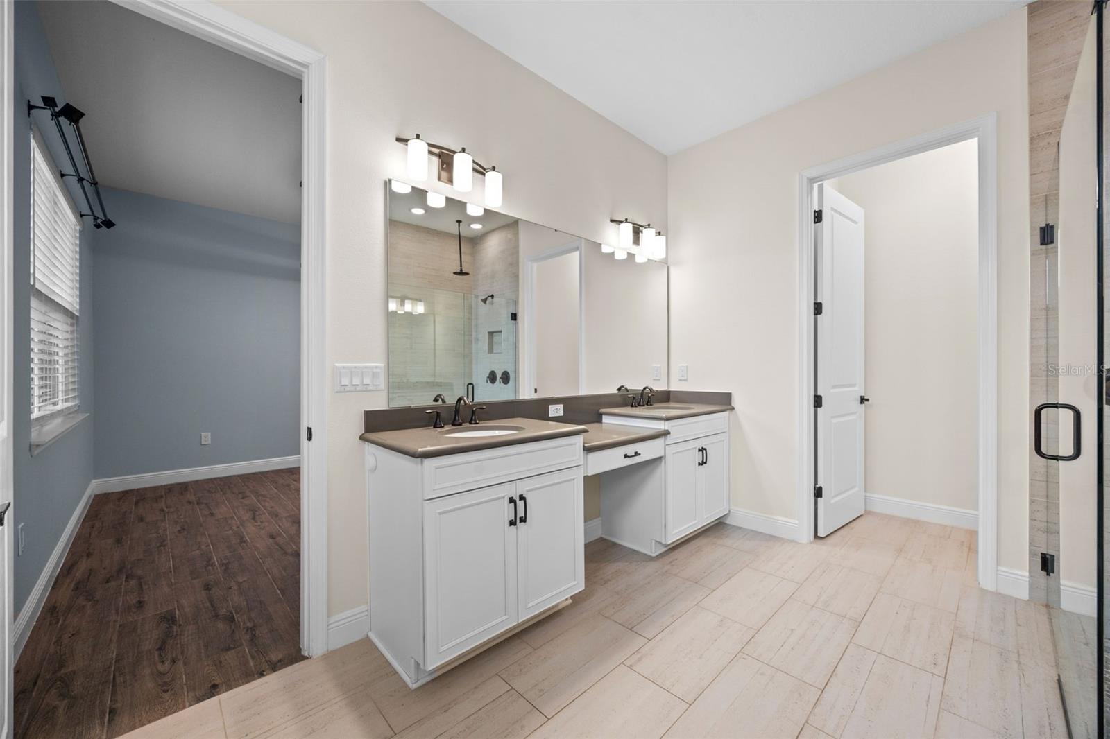 Image 23 of 49 For 15702 Vetta Drive