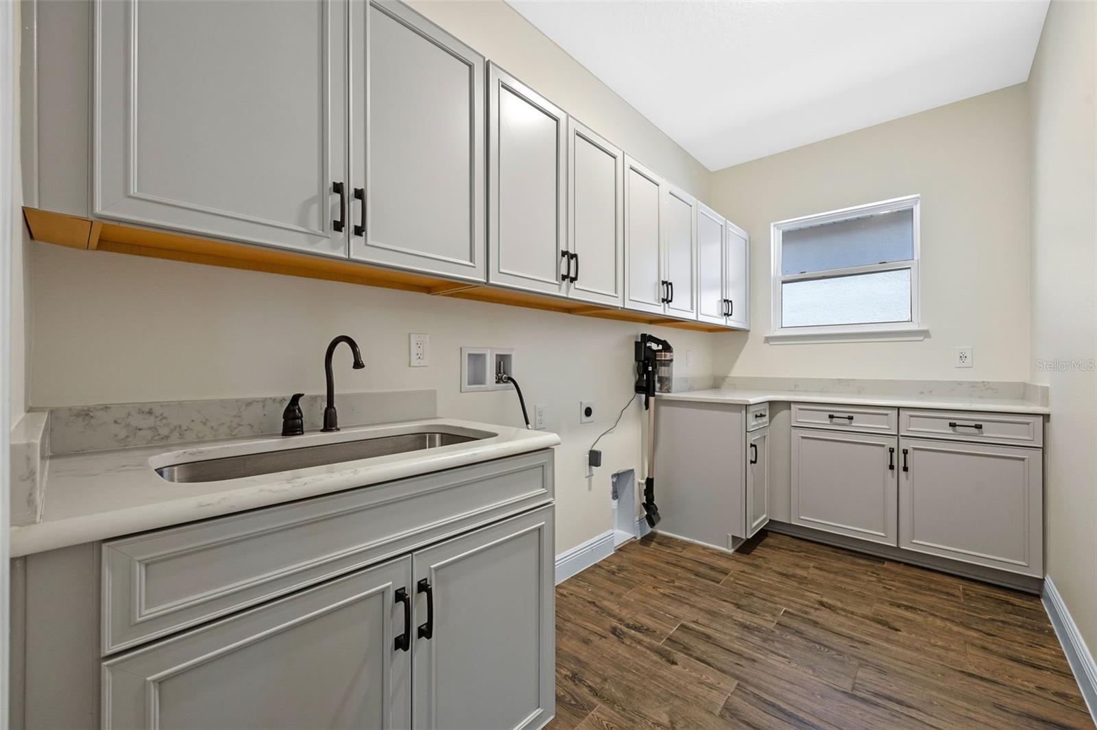Image 30 of 49 For 15702 Vetta Drive