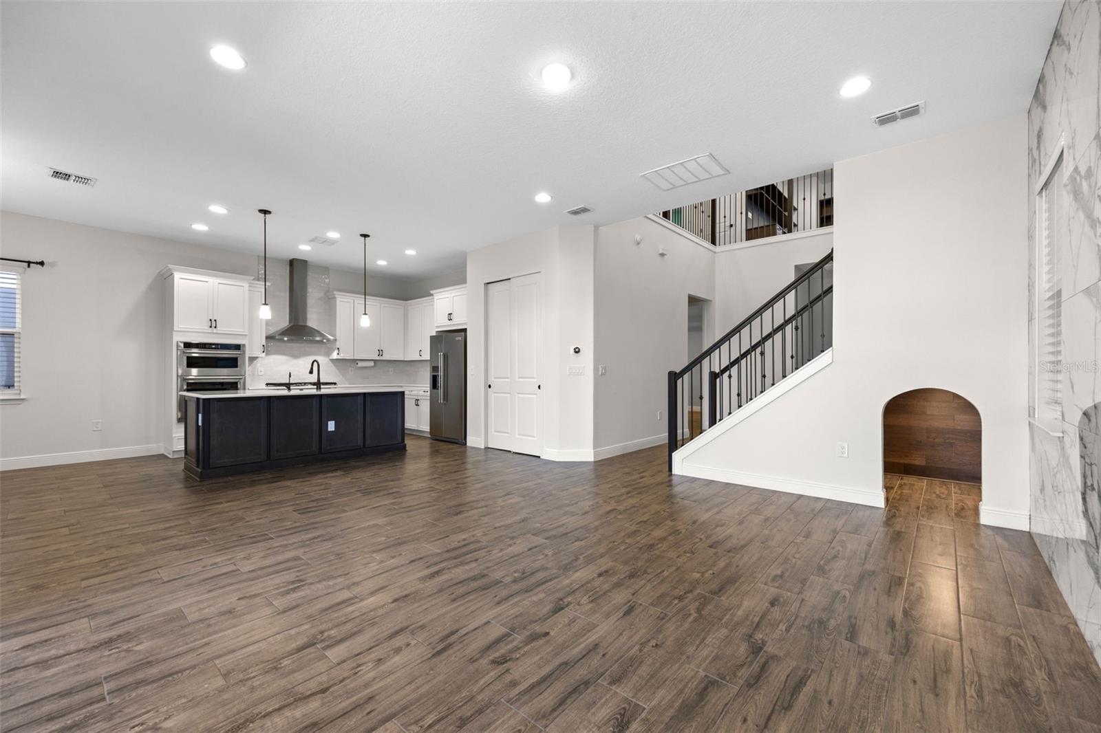 Image 5 of 49 For 15702 Vetta Drive
