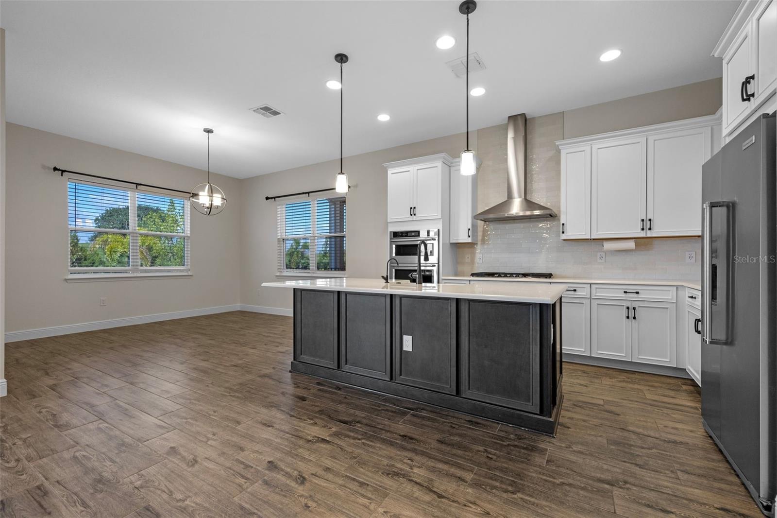 Image 7 of 49 For 15702 Vetta Drive