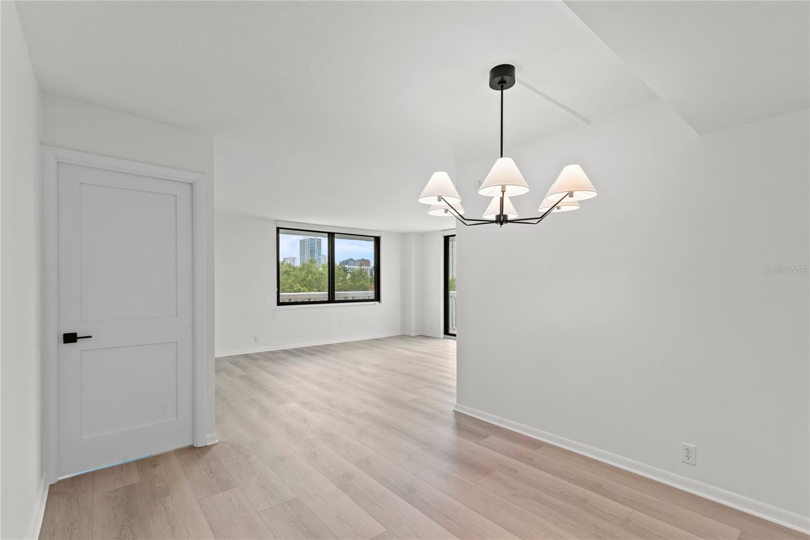 Image 10 of 47 For 400 Colonial Drive 402