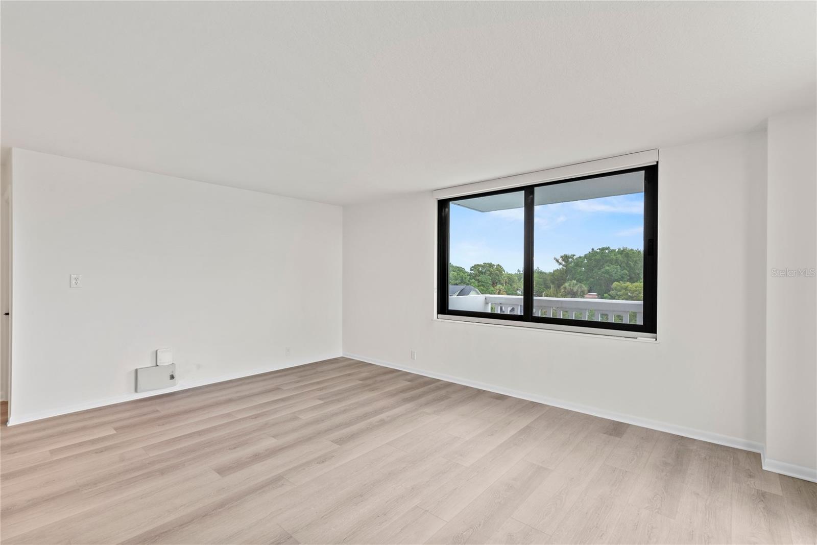 Image 13 of 47 For 400 Colonial Drive 402