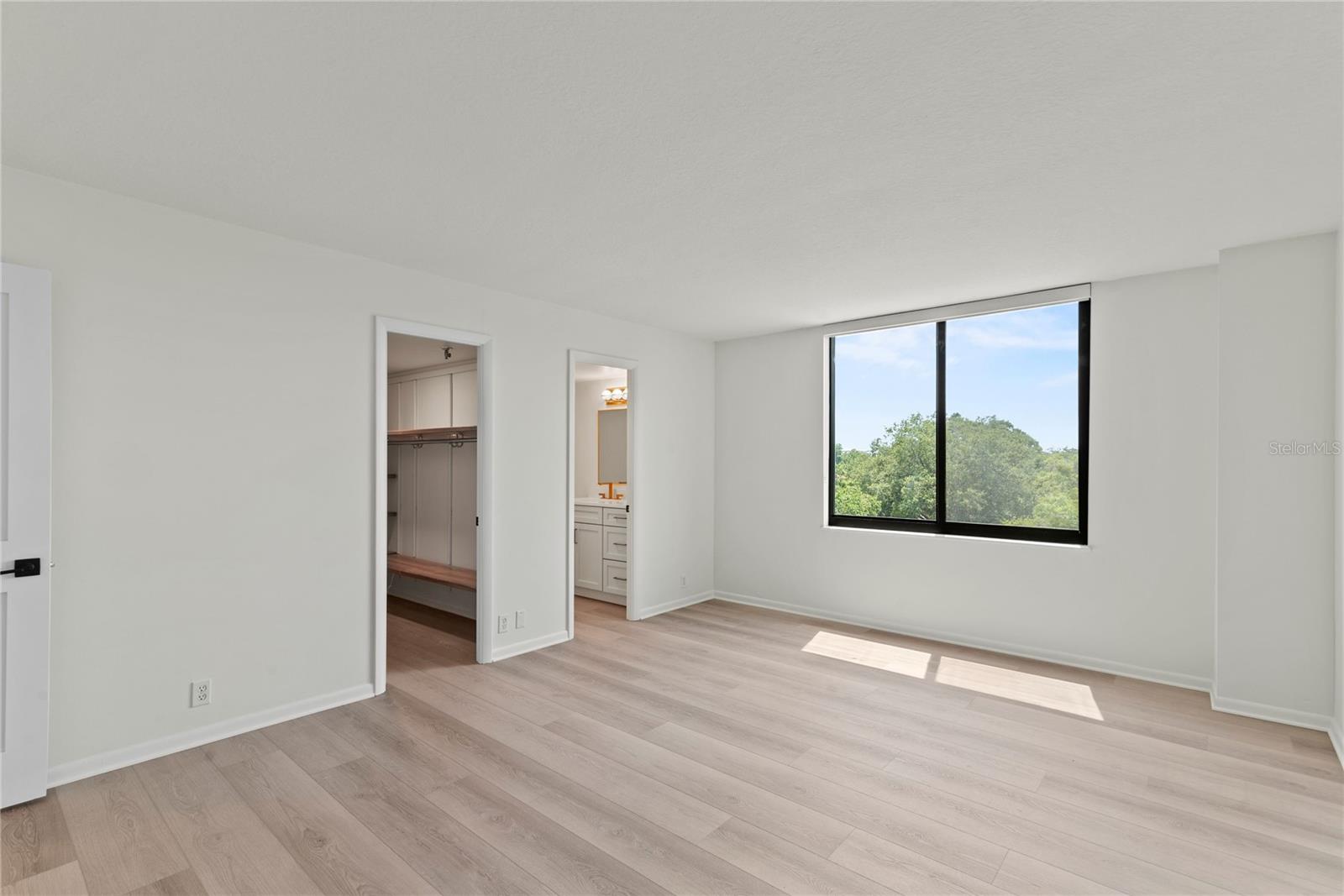 Image 21 of 47 For 400 Colonial Drive 402