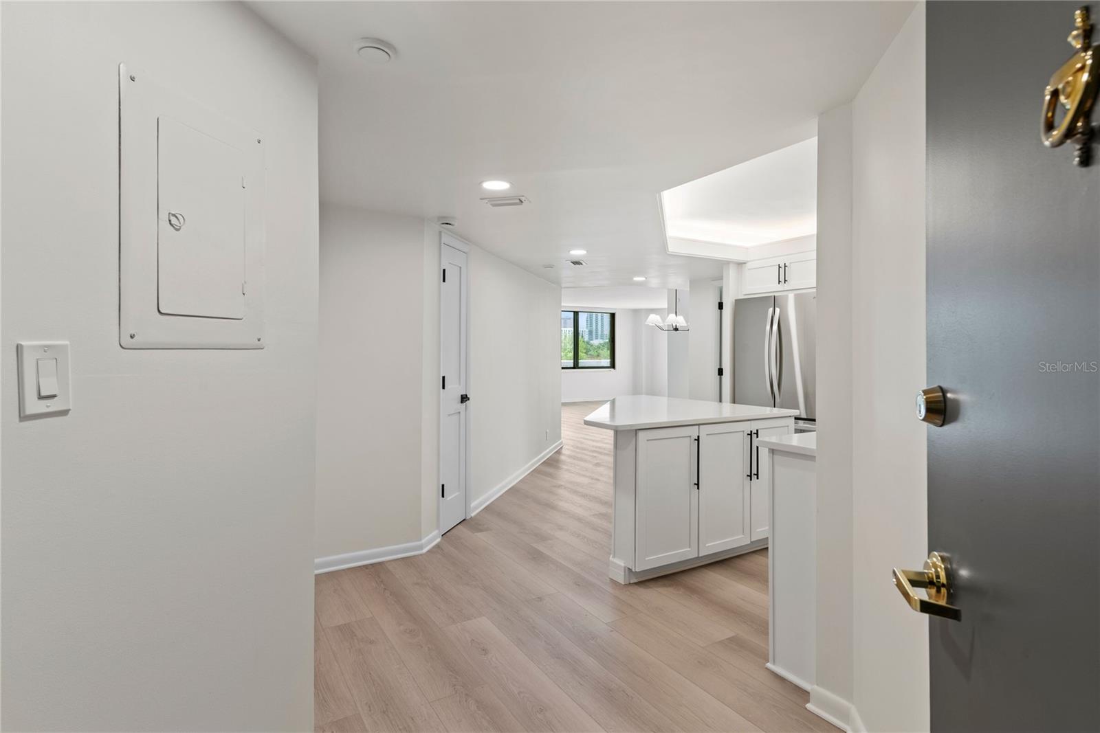 Image 3 of 47 For 400 Colonial Drive 402