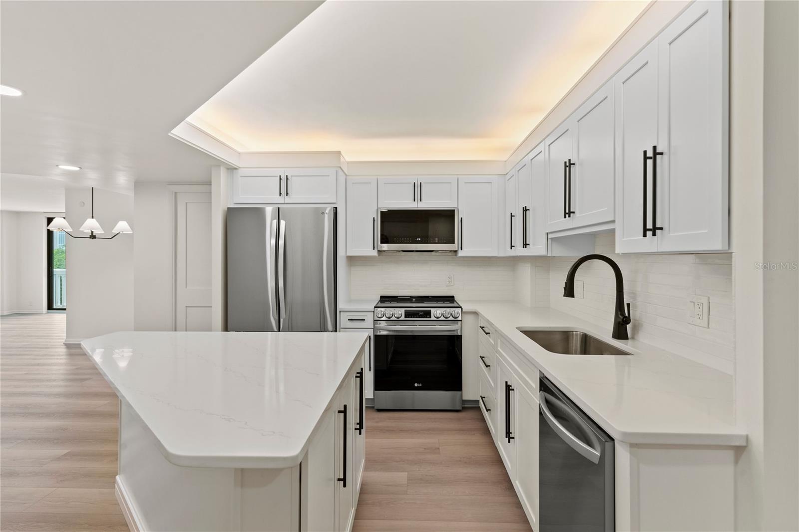 Image 7 of 47 For 400 Colonial Drive 402