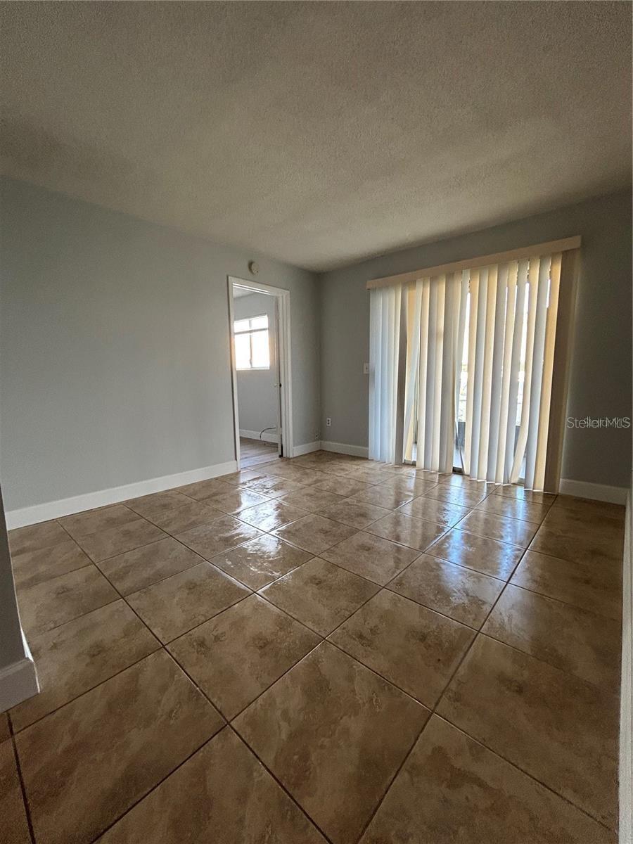 Image 5 of 19 For 946 Lake Destiny Road D