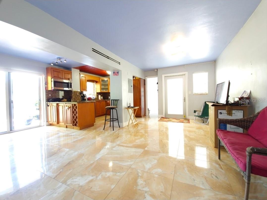 Image 2 of 16 For 1820 James Avenue 2f