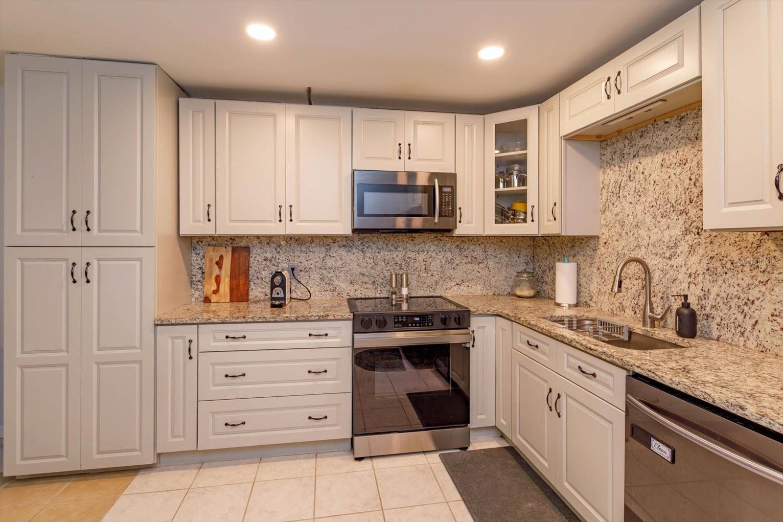 Image 13 of 53 For 470 Oak Haven Drive 470