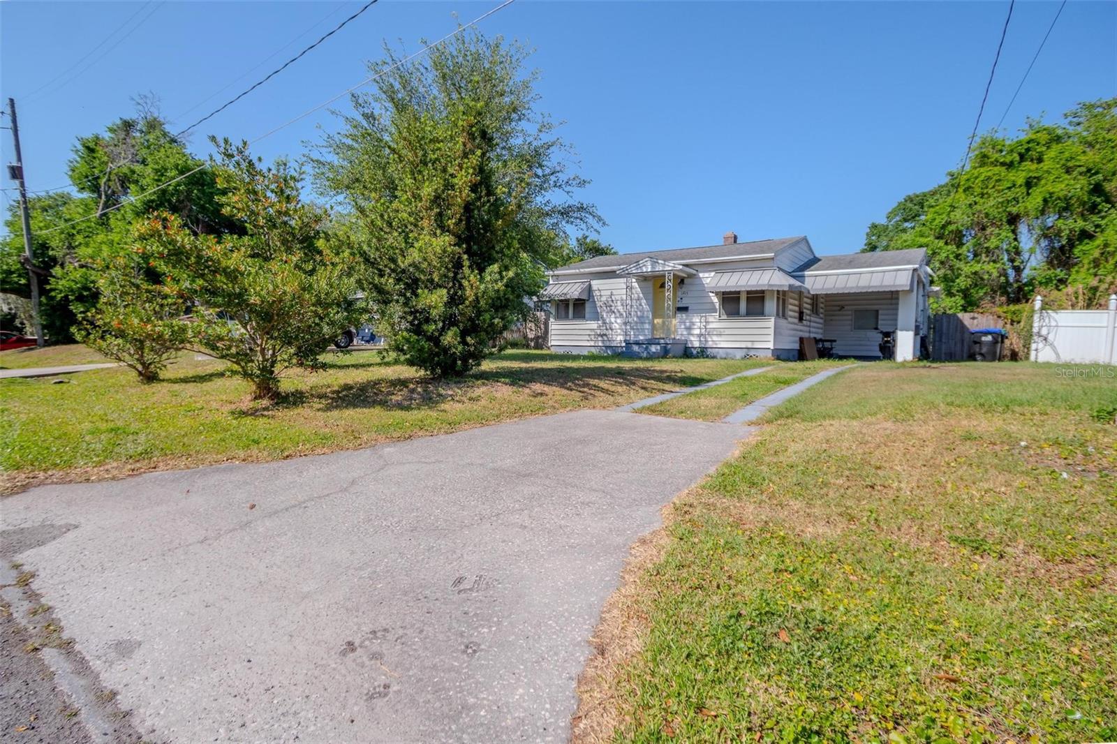Image 3 of 30 For 1615 Crestwood Drive