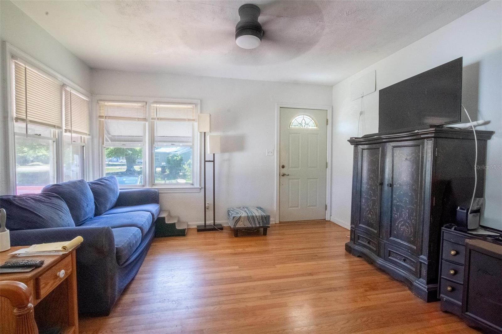 Image 4 of 30 For 1615 Crestwood Drive