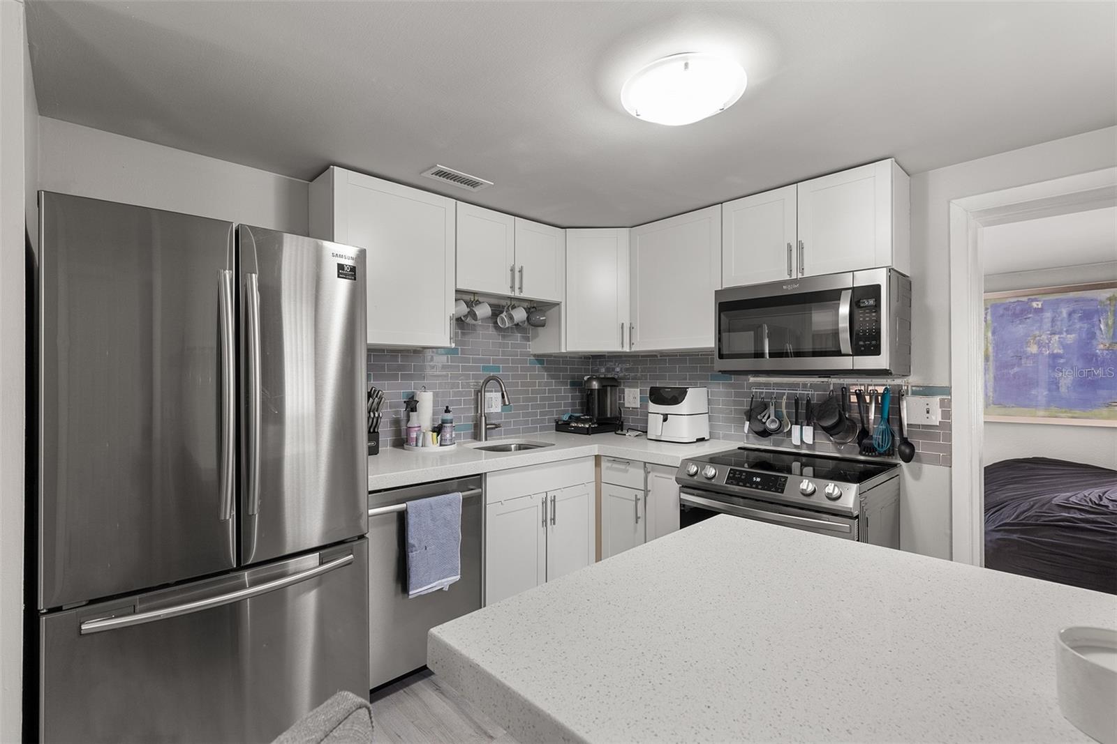 Image 10 of 35 For 5651 Kelly Drive N