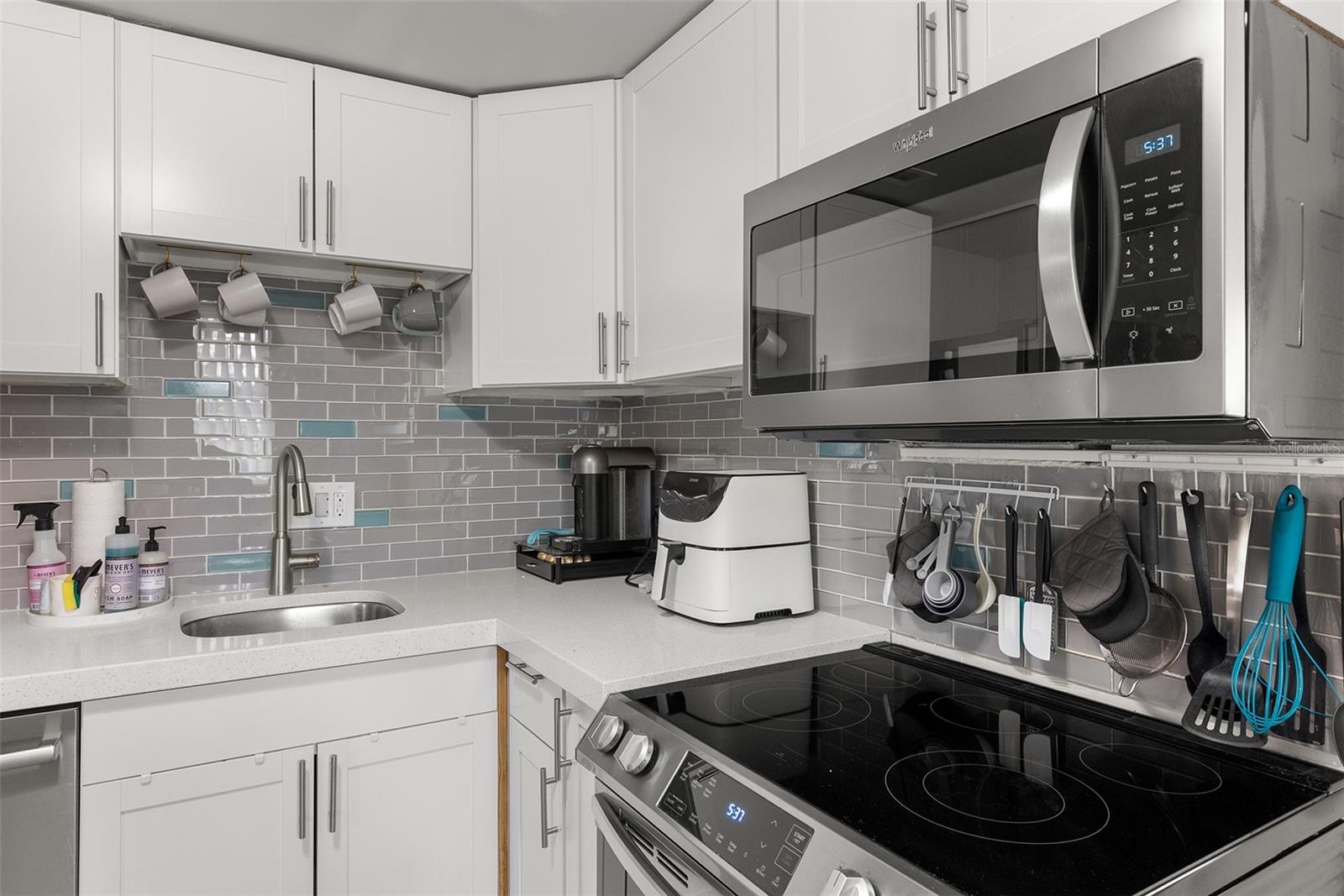 Image 11 of 35 For 5651 Kelly Drive N