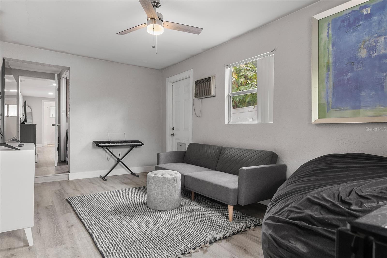 Image 17 of 35 For 5651 Kelly Drive N