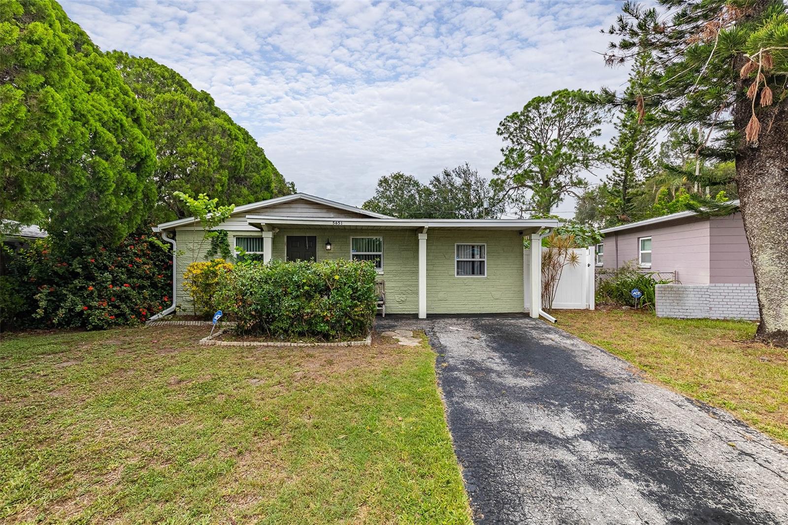 Image 2 of 35 For 5651 Kelly Drive N