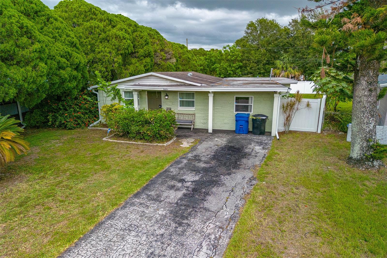 Image 4 of 35 For 5651 Kelly Drive N