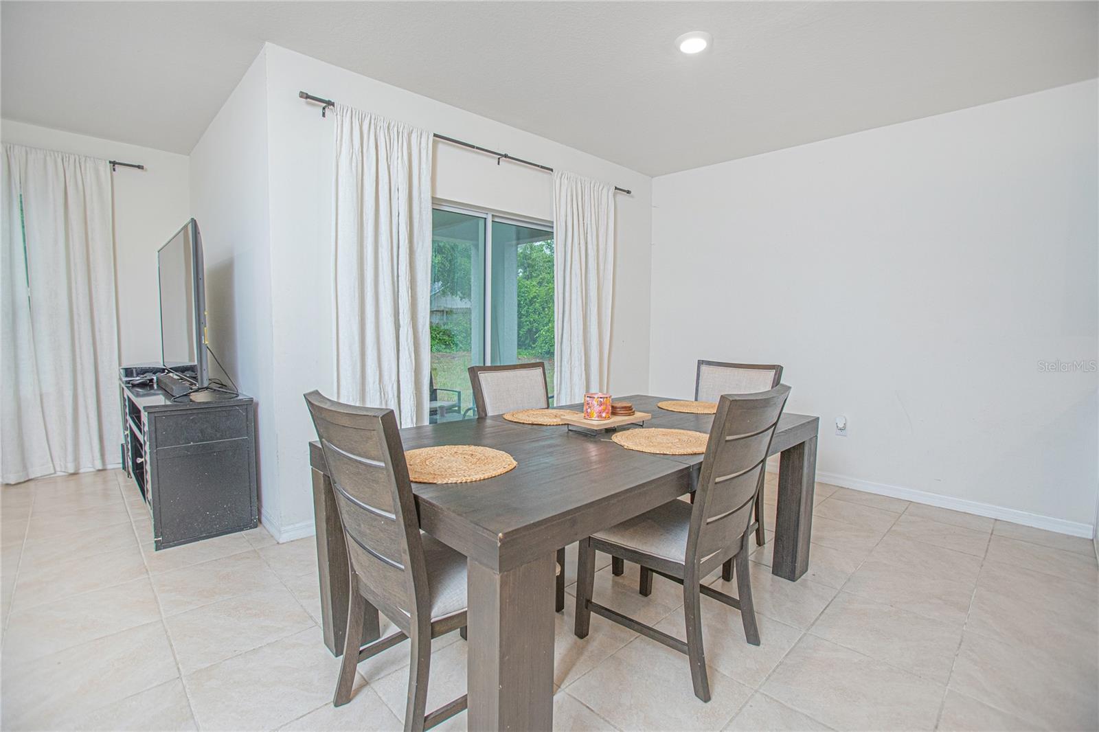 Image 9 of 18 For 3479 Courtland Boulevard