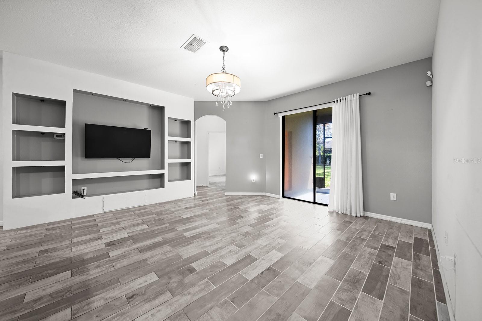 Image 12 of 39 For 997 La Mirada Court