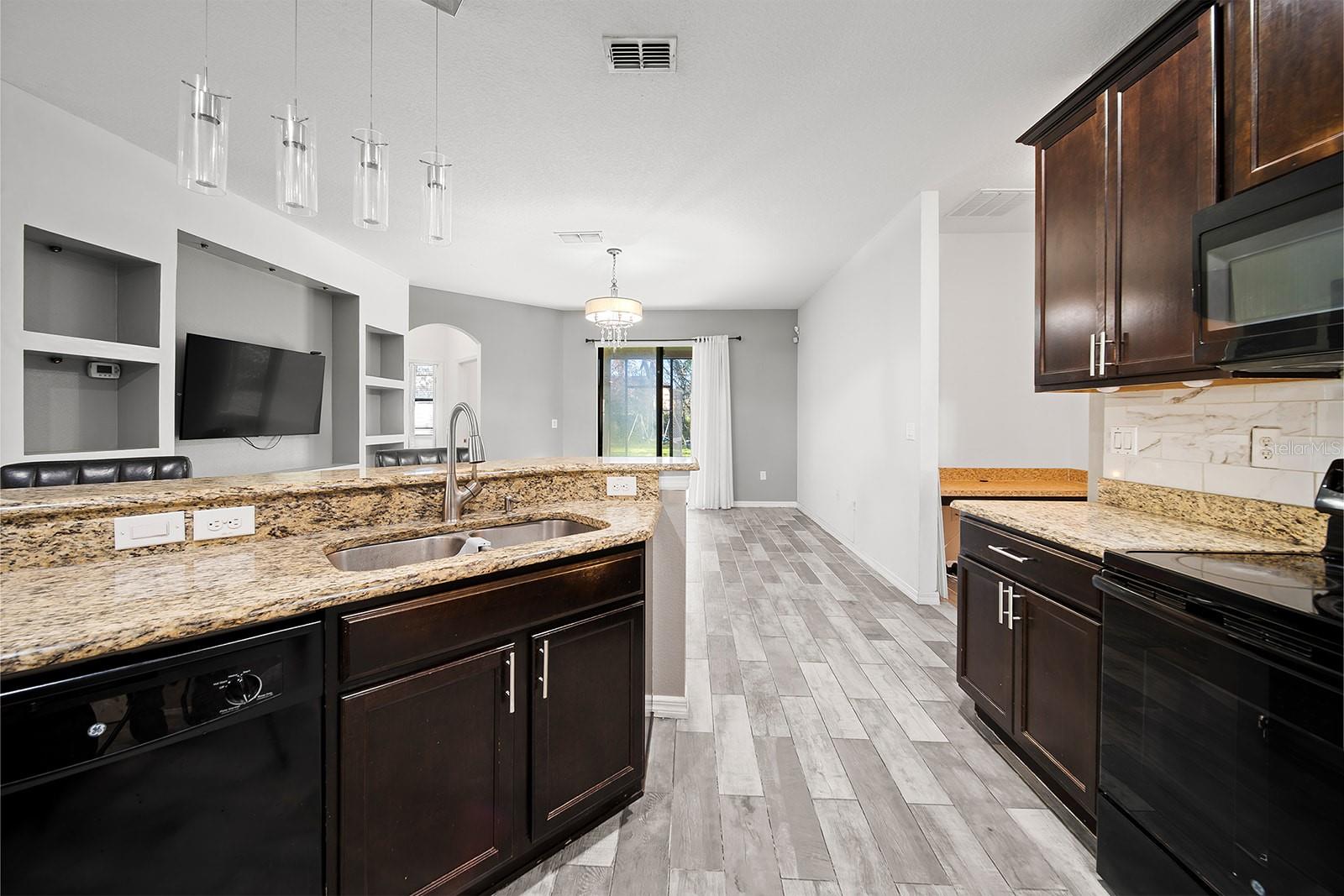 Image 20 of 39 For 997 La Mirada Court