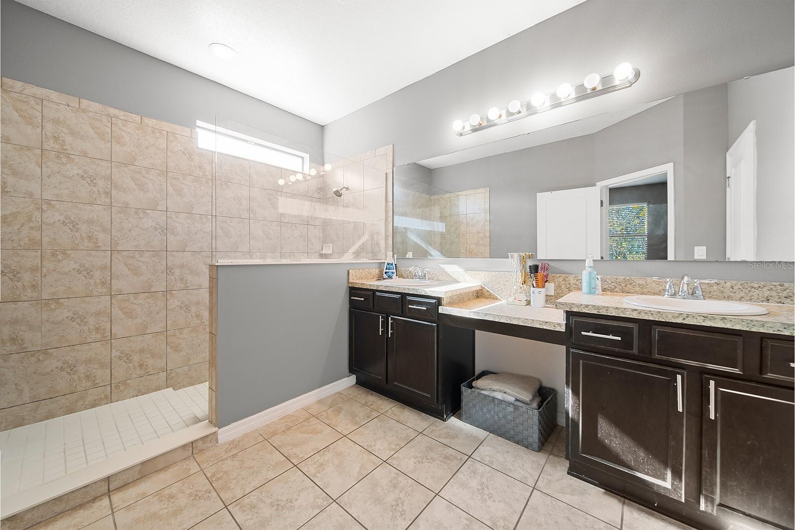 Image 33 of 39 For 997 La Mirada Court