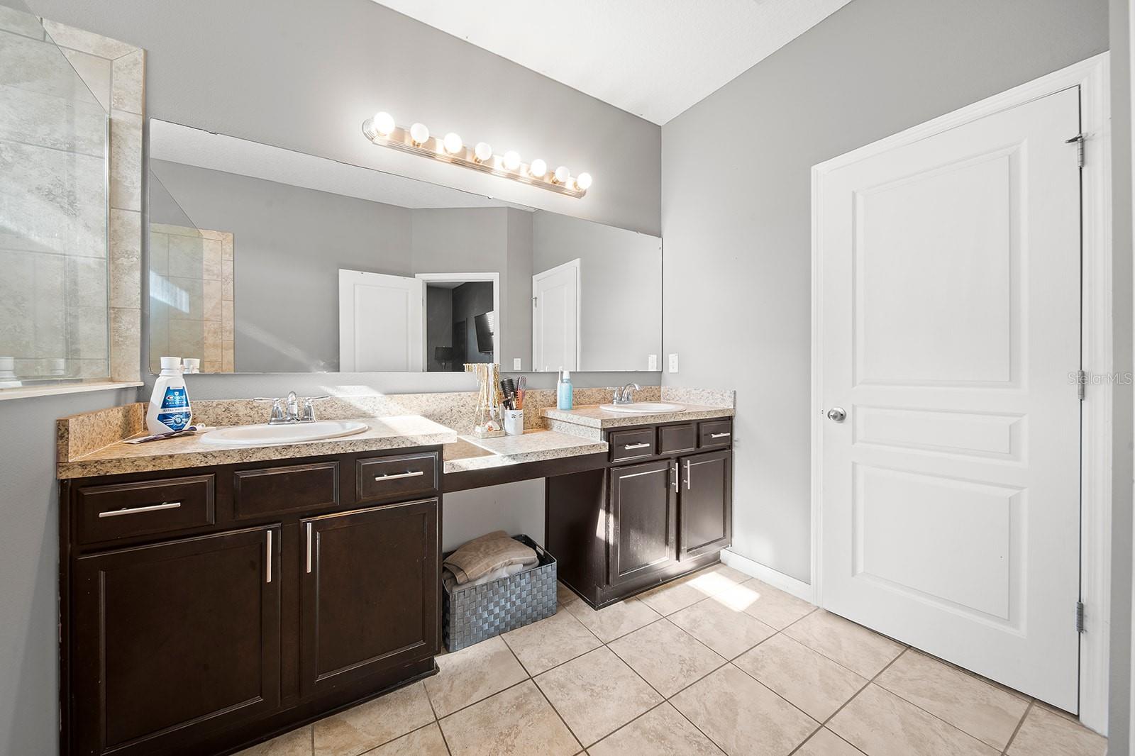 Image 36 of 39 For 997 La Mirada Court