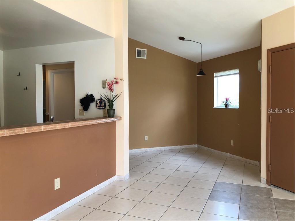 Image 6 of 12 For 2524 Woodgate Boulevard 201