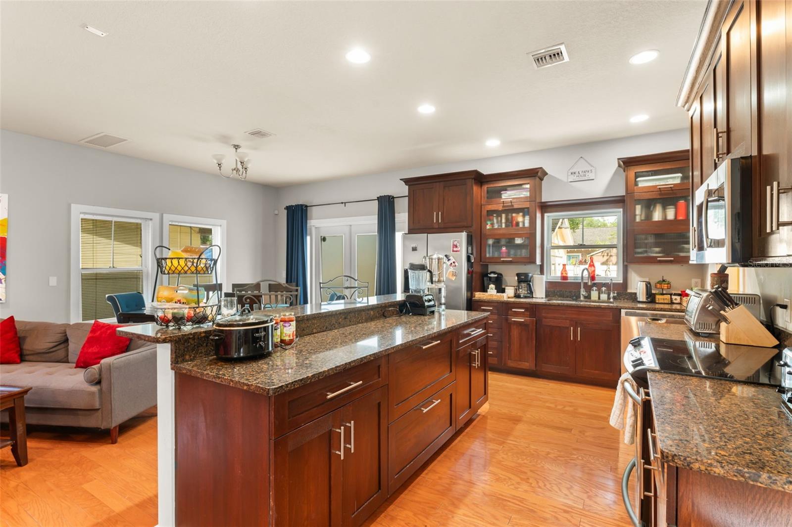 Image 10 of 64 For 2223 Amherst Avenue