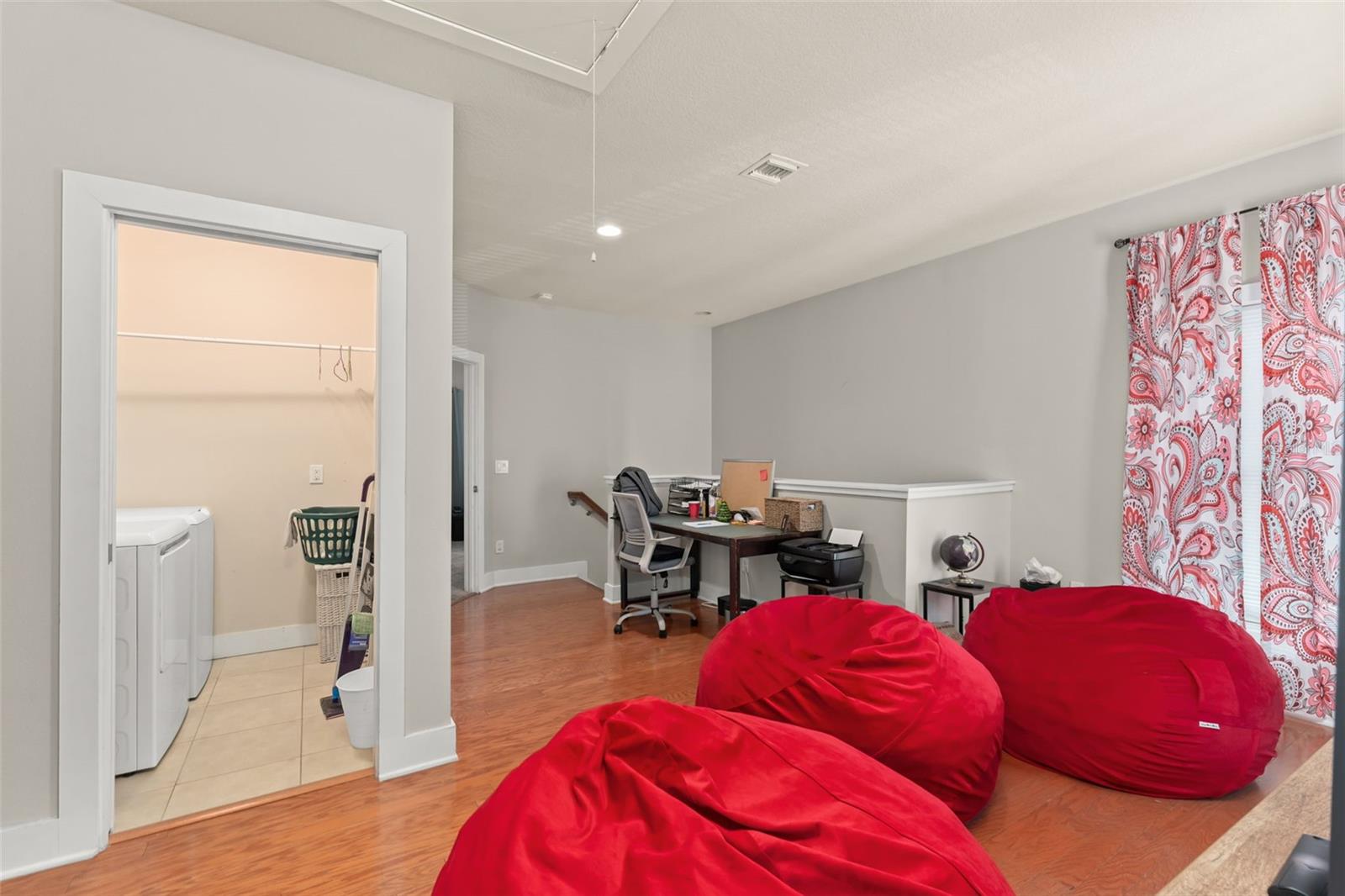 Image 18 of 64 For 2223 Amherst Avenue