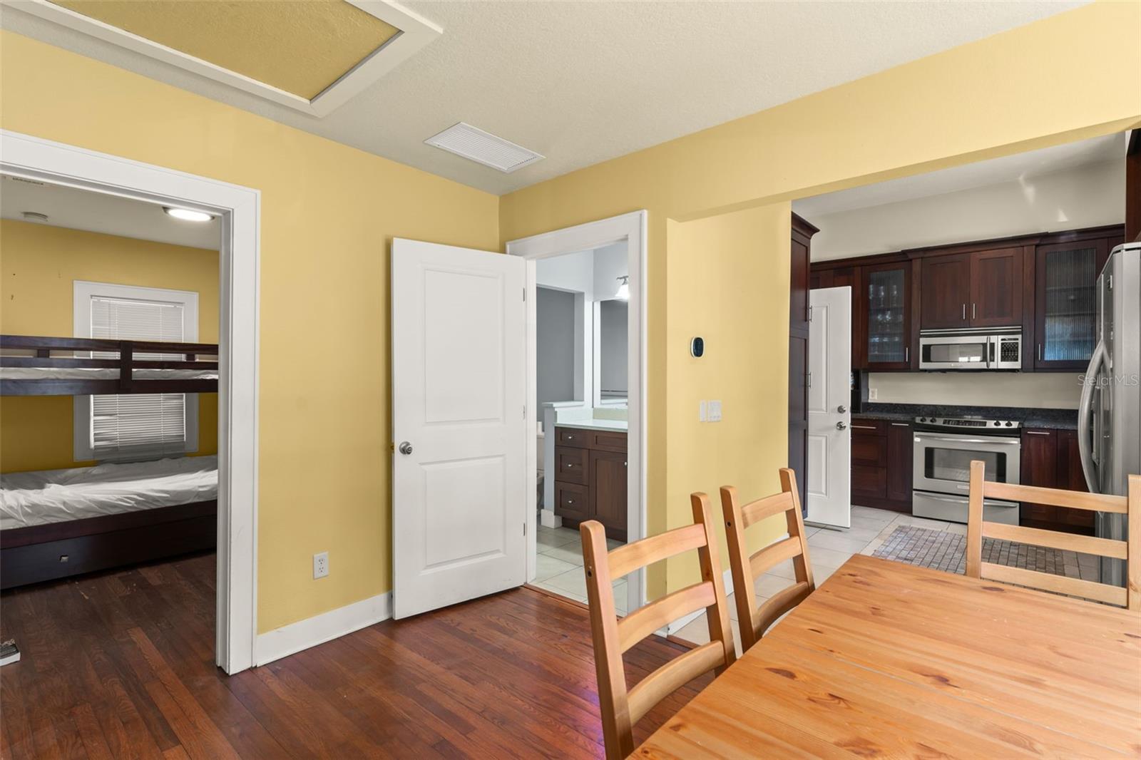 Image 40 of 64 For 2223 Amherst Avenue
